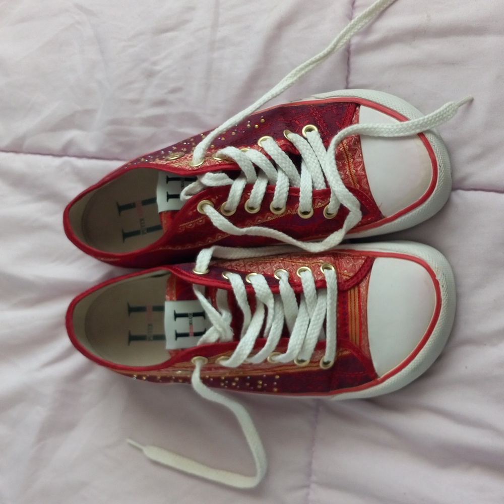 These are some beautiful Hiedi Klum shoes they are in great condition